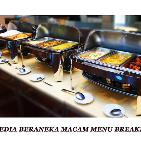 Merpati Hotel Pontianak Eksteriør bilde
