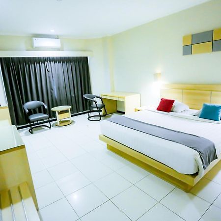 Merpati Hotel Pontianak Eksteriør bilde