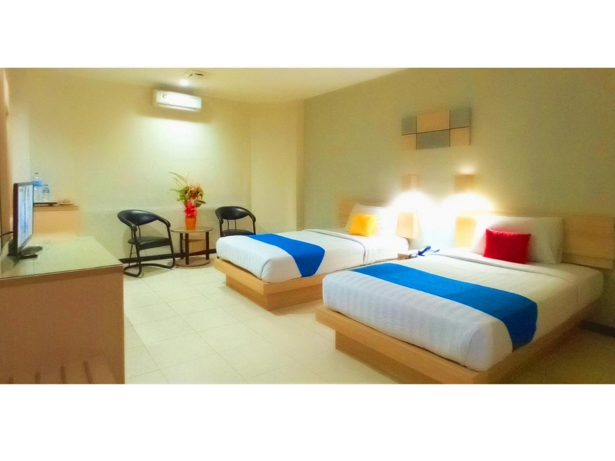 Merpati Hotel Pontianak Eksteriør bilde