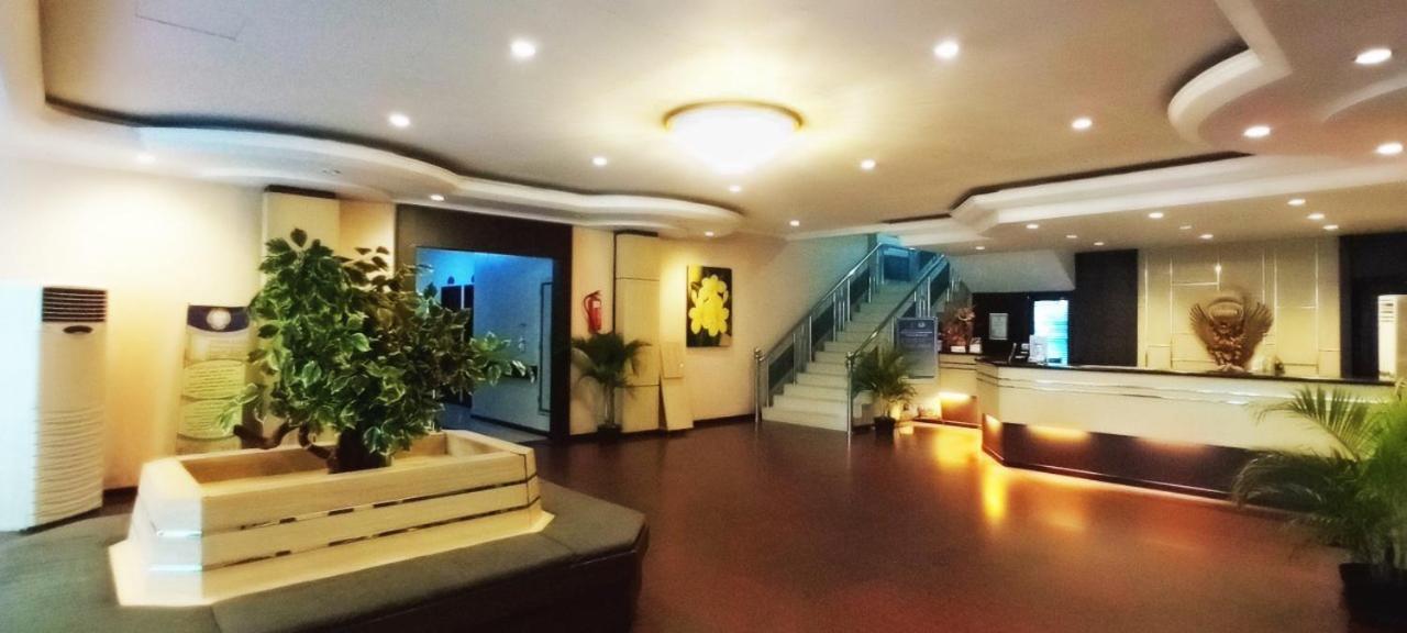 Merpati Hotel Pontianak Eksteriør bilde