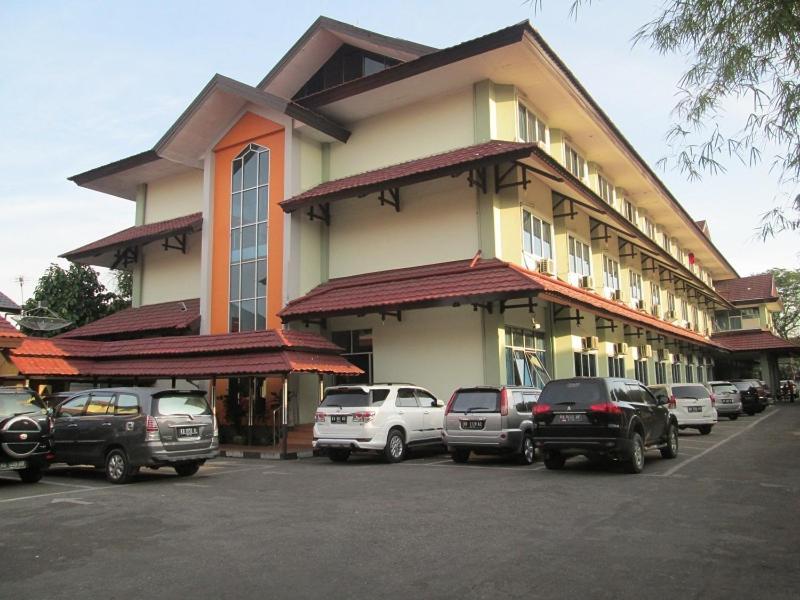 Merpati Hotel Pontianak Eksteriør bilde