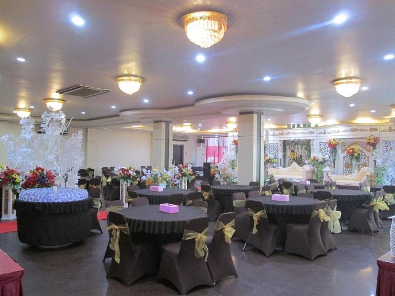 Merpati Hotel Pontianak Eksteriør bilde