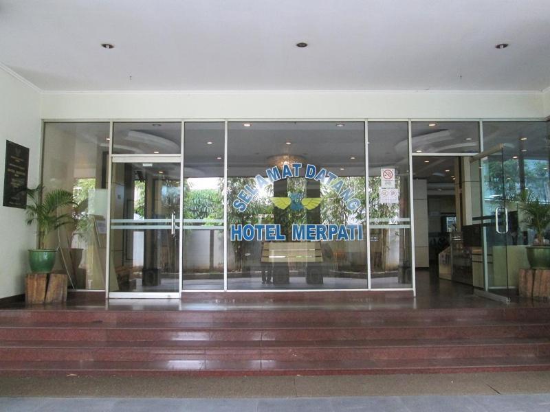 Merpati Hotel Pontianak Eksteriør bilde
