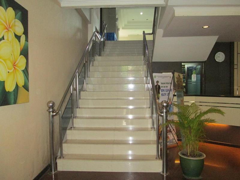 Merpati Hotel Pontianak Eksteriør bilde